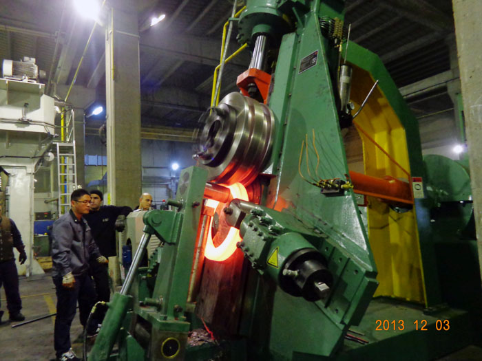 D51 vertical ring rolling machine in production